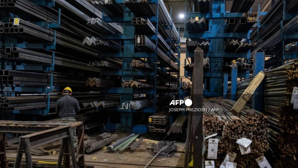 La Unión Europea reducirá en 15% sus importaciones de acero, de acuerdo con el comisario europeo de Estrategia Industrial, Stéphane Séjourné.