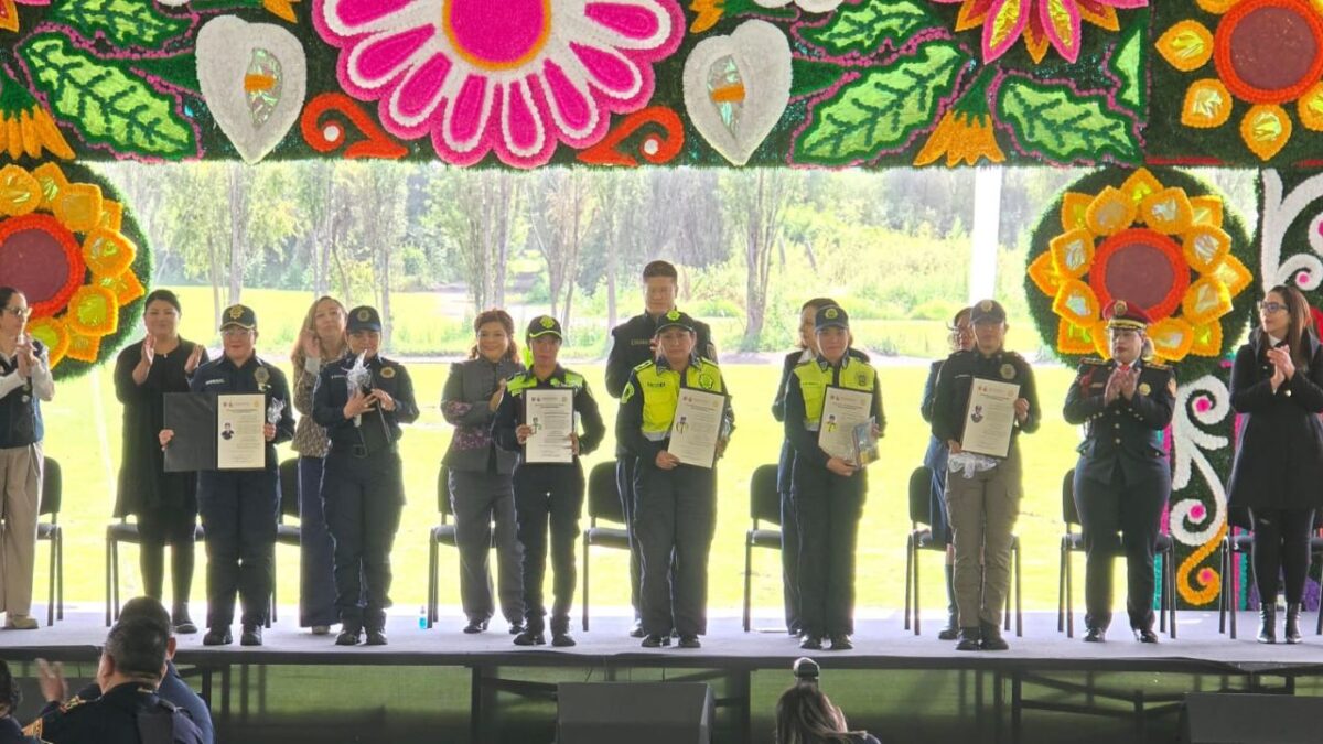 La jefa de Gobierno, Clara Brugada, encabezó el reconocimiento a 24 mujeres policías por su labor destacada; y aseguró que van a trabajar para hacer de la Secretaría de Seguridad Ciudadana (SSC) el mejor organismo aliado de las mujeres, dependencia que incluso contará con su sistema de cuidados.