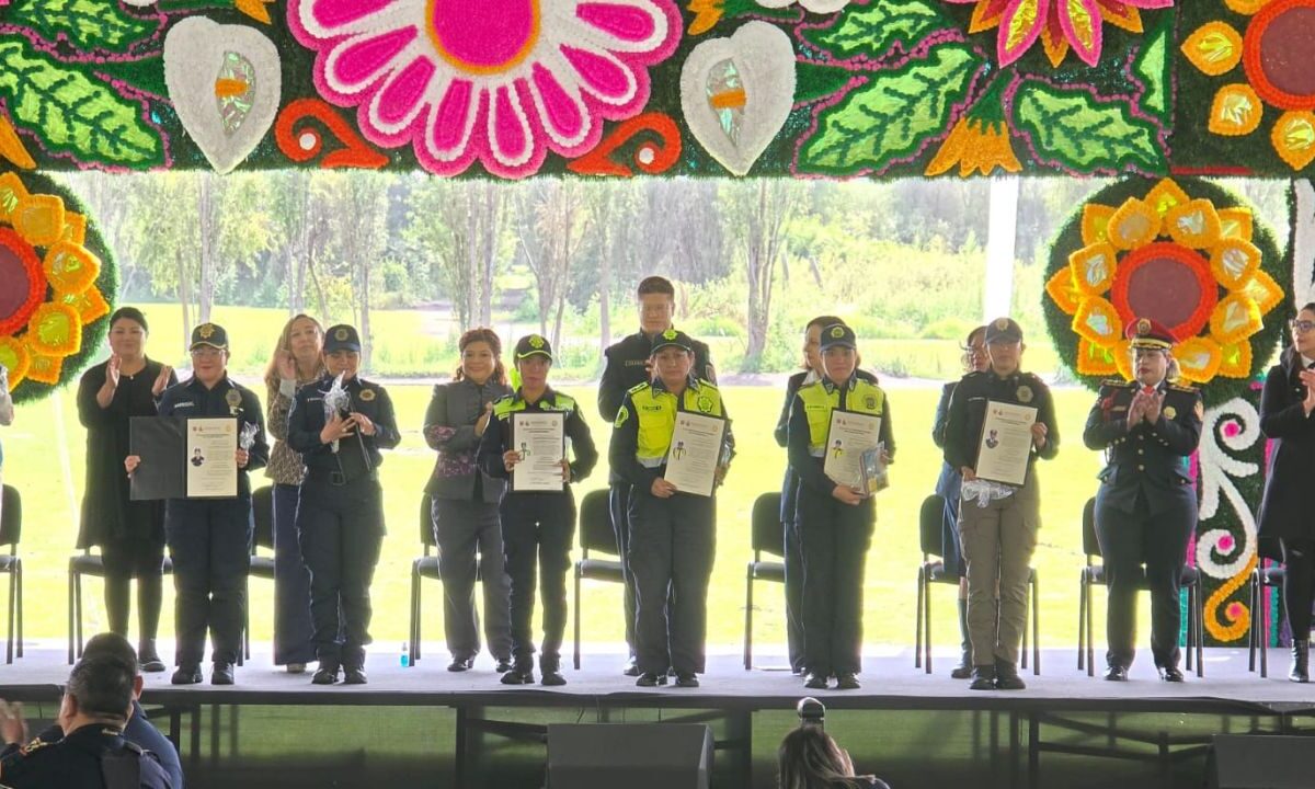 La jefa de Gobierno, Clara Brugada, encabezó el reconocimiento a 24 mujeres policías por su labor destacada; y aseguró que van a trabajar para hacer de la Secretaría de Seguridad Ciudadana (SSC) el mejor organismo aliado de las mujeres, dependencia que incluso contará con su sistema de cuidados.