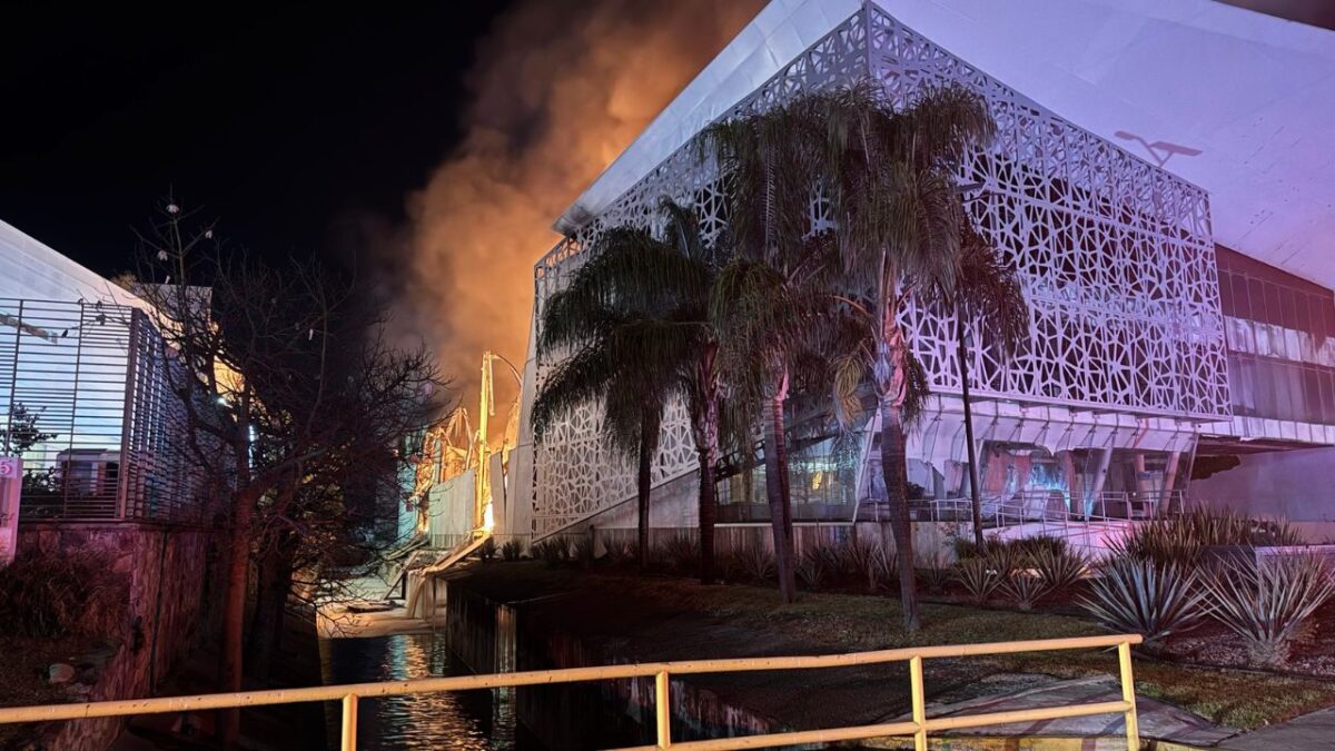 Se incendia fábrica de cosméticos en Technology Park, Zapopan