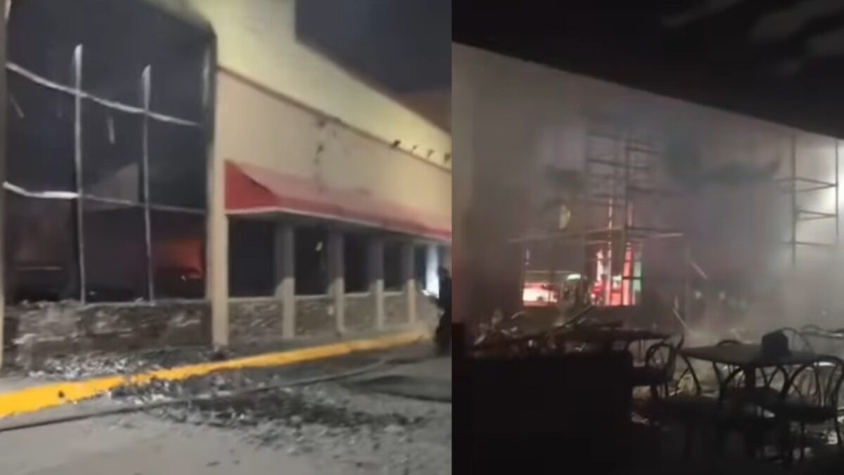 Bomberos y Protección Civil de Nuevo León arribaron a los establecimientos para sofocar el incendio en las dos sucursales del "Pollo Loco".