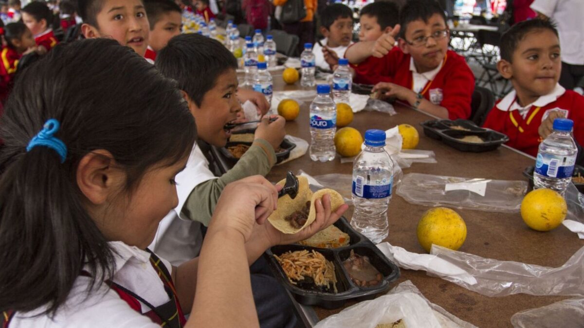 Descubre en qué consiste el nuevo programa Vive Saludable, Vive Feliz que se implementará en las escuelas primarias públicas de México.