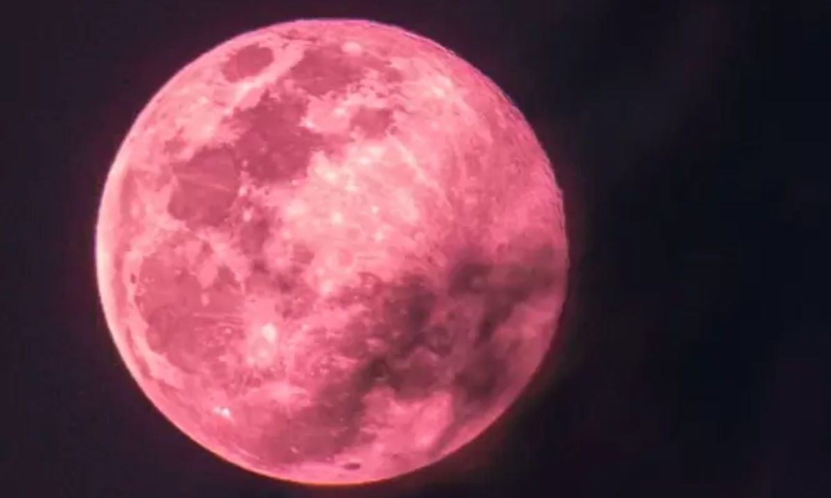 La Luna Rosa en realidad no cambiará de manera permanente a este color