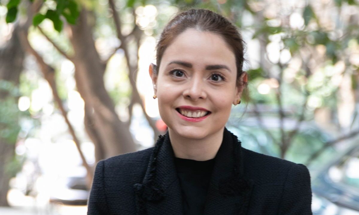 La grafóloga Maryfer Centeno ofreció conferencia de prensa en el Tec de Monterrey