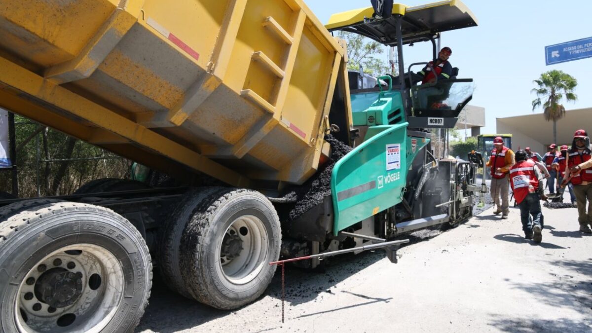 Inicia en Monterrey la atención con trabajo simultáneo en varios puntos para rehabilitar 400 mil metros cuadrados de superficie de rodamiento dañada.