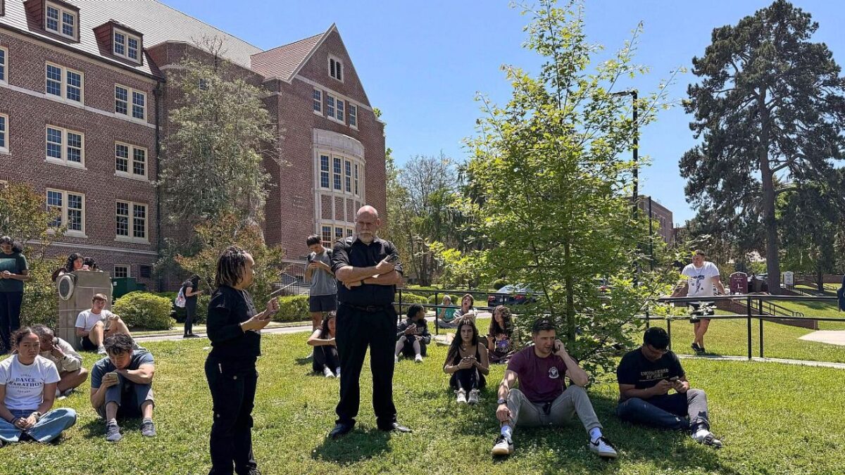 Reportan dos muertos tras tiroteo en la Universidad Estatal de Florida