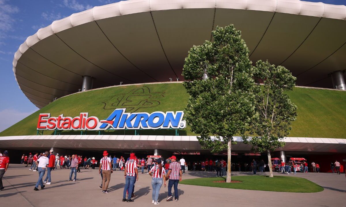 Javier Mier aclaró que las Chivas jugarán sin problema el siguiente Torneo Apertura en su Estadio Akron, pese a remodelación de la cancha.