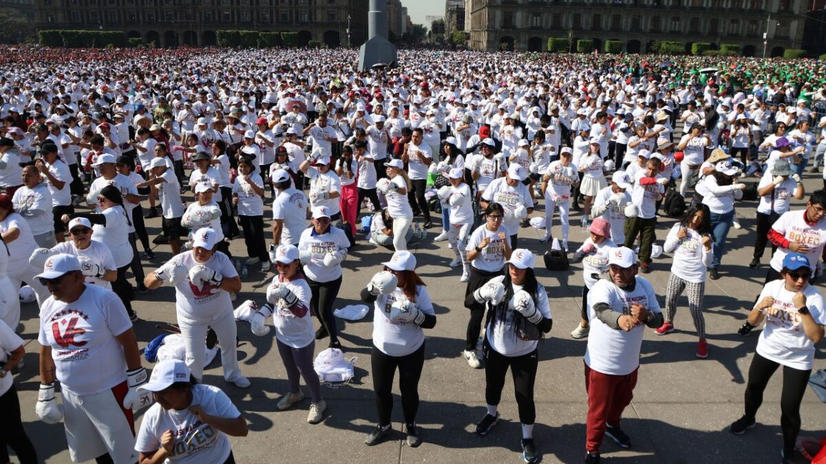 Con ganchos, rectos, jabs y juego de cinturas, los asistentes tomaron la Clase Nacional de Boxeo.