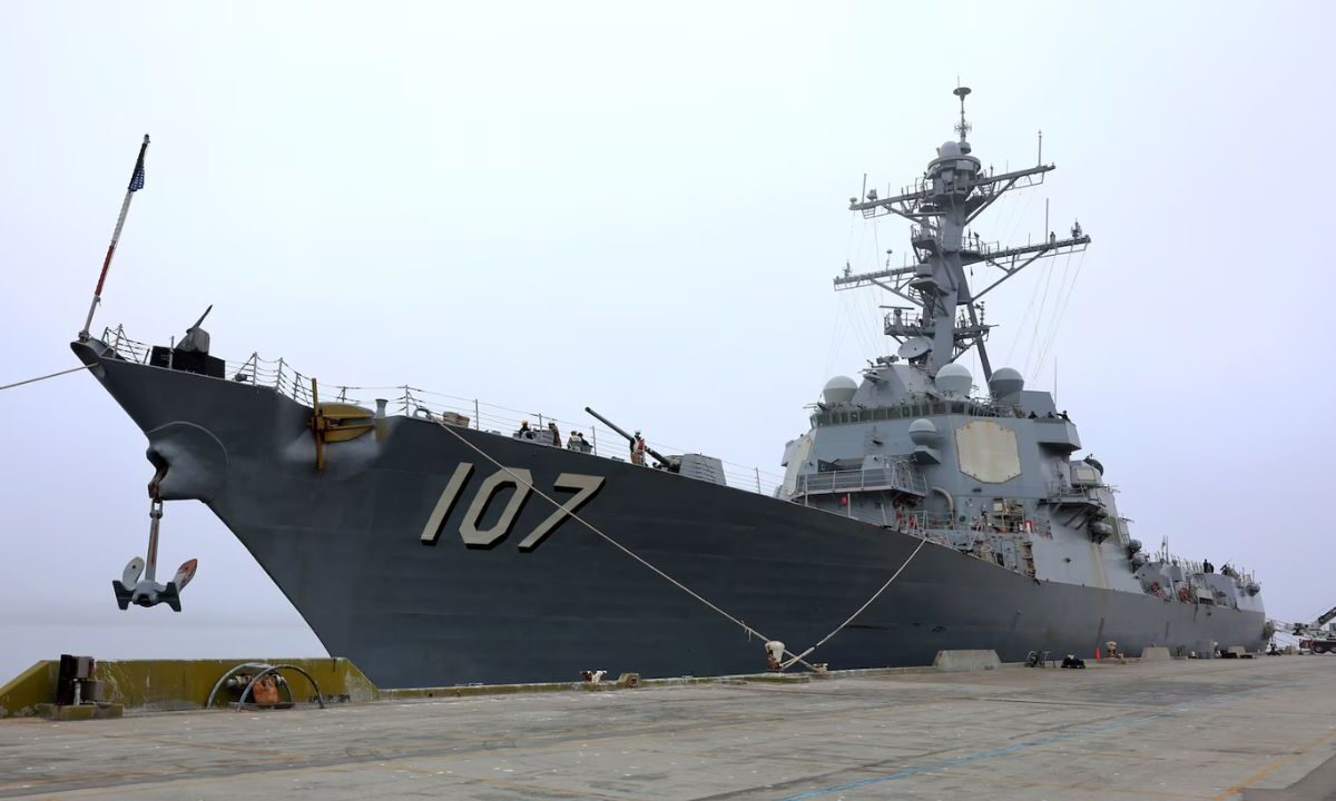 El buque destructor USS Gravely atracó en el muelle de San Juan de Ulúa del Puerto de Veracruz desde el pasado viernes por la tarde.