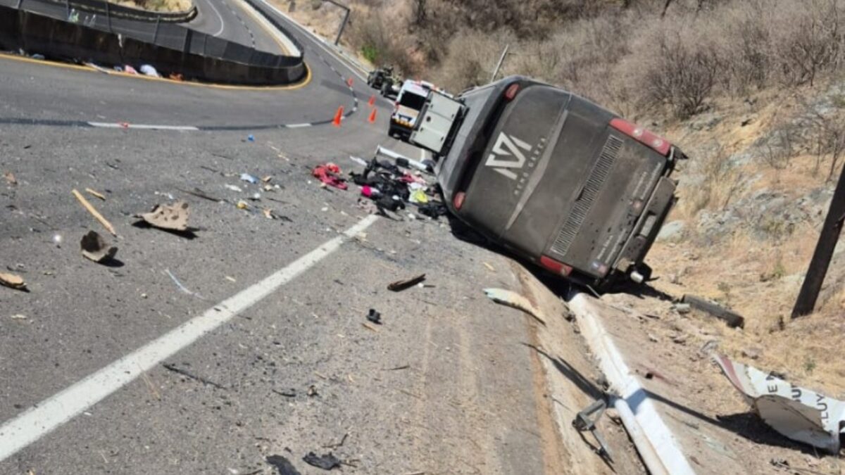 Autobús donde viajaba agrupación de Memo Garza, sufrió accidente en Durango
