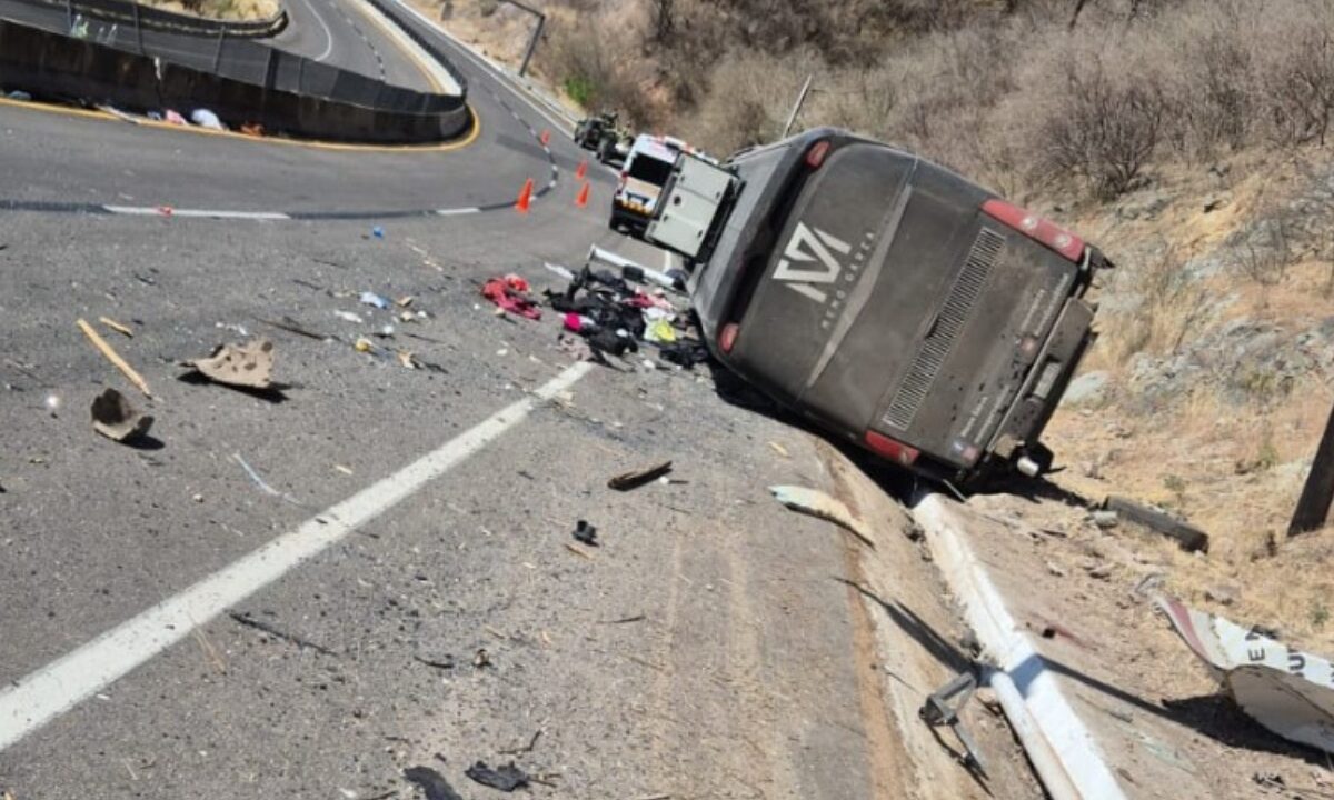 Autobús donde viajaba agrupación de Memo Garza, sufrió accidente en Durango