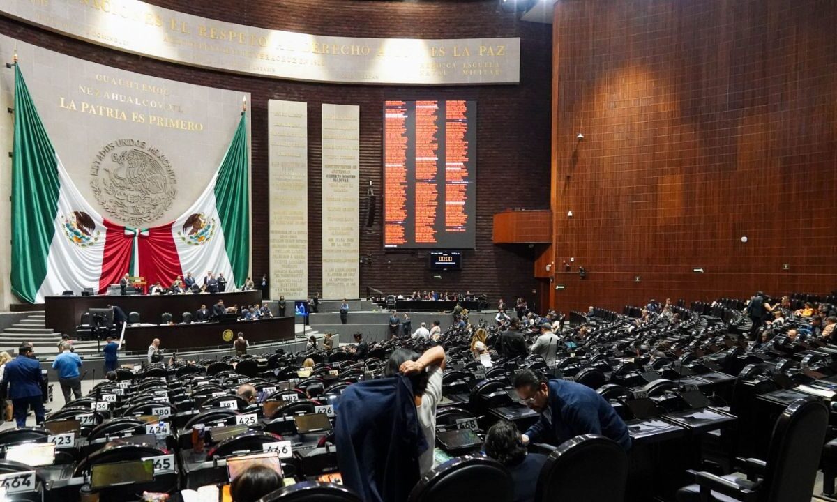 La Comisión de Defensa Nacional aprobó con 25 votos a favor la iniciativa a la reforma a la Ley Federal de Armas de Fuego y Explosivos.