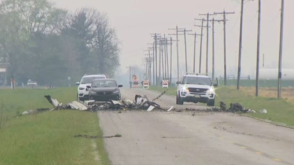 Mueren 4 personas por caída de avioneta en Illinois.