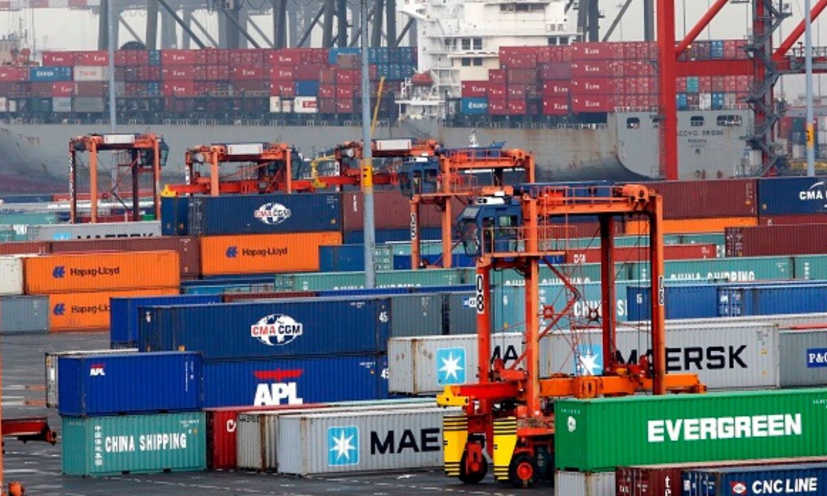 Durante marzo, el superávit comercial fue de 3 mil 443 millones de dólares.