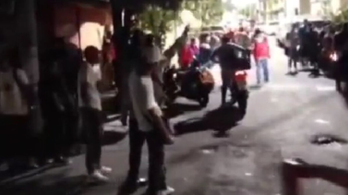 Entre balazos y arrancones despiden a víctimas de ataque en Chalco.