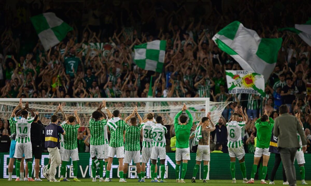 2 puntos separan al Betis del Villarreal para definir al último clasificado a la próxima Liga de Campeones, con cinco juegos por delante