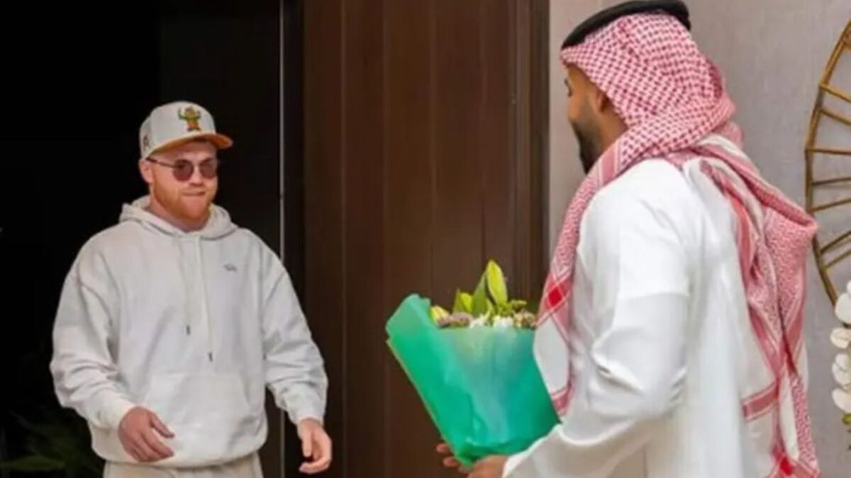 El mexicano Canelo Álvarez se encuentra en Arabia afinando los últimos detalles de su pelea contra William Scull, quien asegura no temerle.