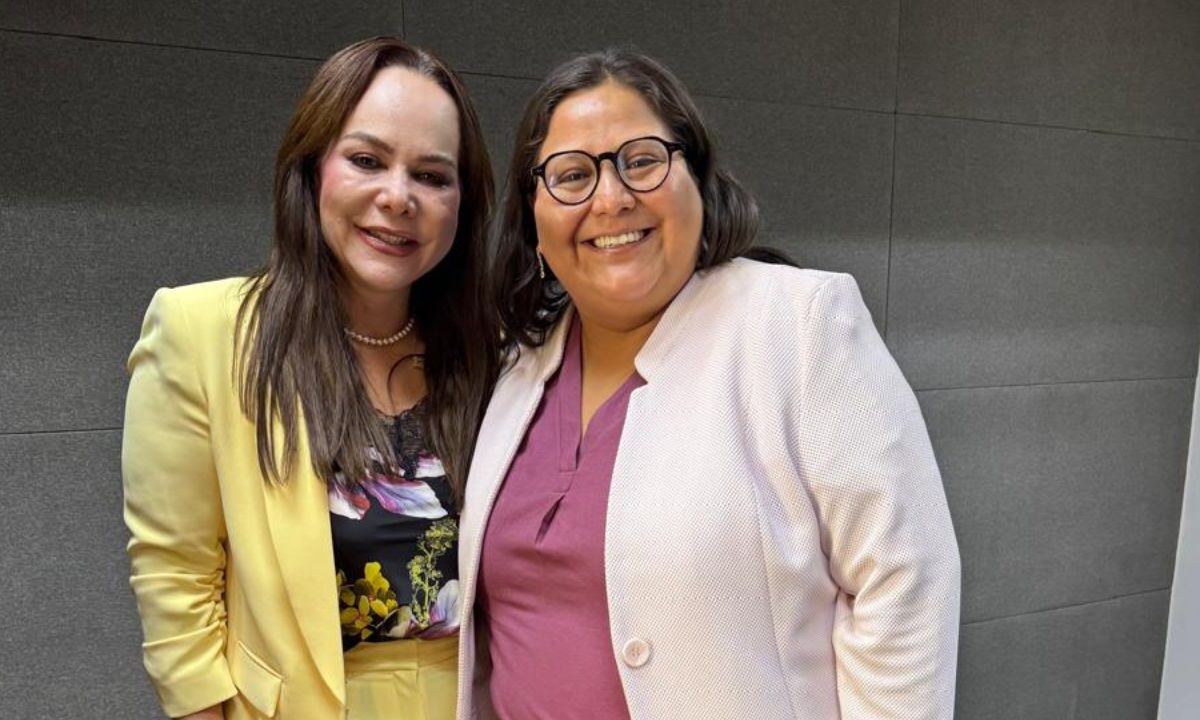 Canturosas Villarreal es uno de los cuatro alcaldes elegidos a nivel nacional; aquí, junto a la secretaria de las Mujeres, Citlalli Hernández.