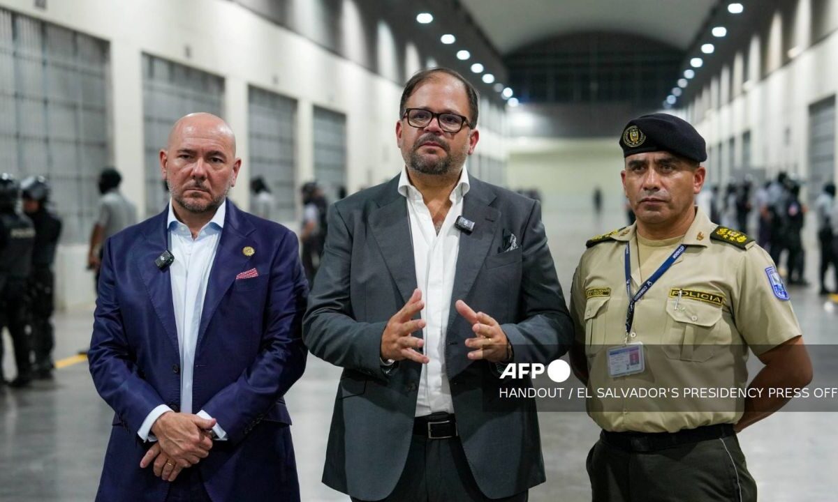 Ecuador busca hacer su versión de megacárcel como El Salvador