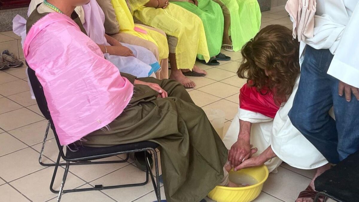 Para refrendar su fe, personas privadas de la libertad participaron en la liturgia del lavatorio de pies en esta Semana Santa, en CDMX.