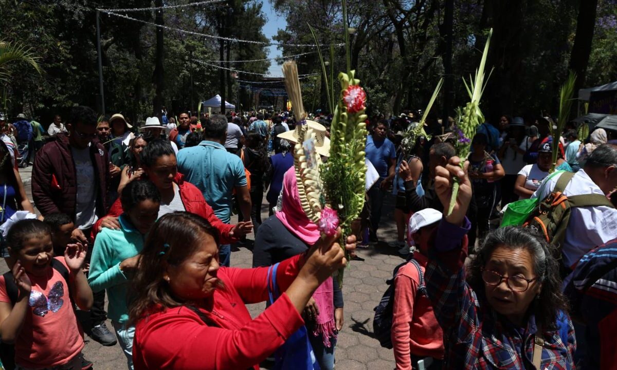 Más de 12 mil personas se dieron cita en la alcaldía Iztapalapa para celebrar el Domingo de Ramos y el inicio de la 182 Representación de la Semana Santa en dicha demarcación; acompañaron la procesión y fueron testigos de la escenificación de pasajes bíblicos.