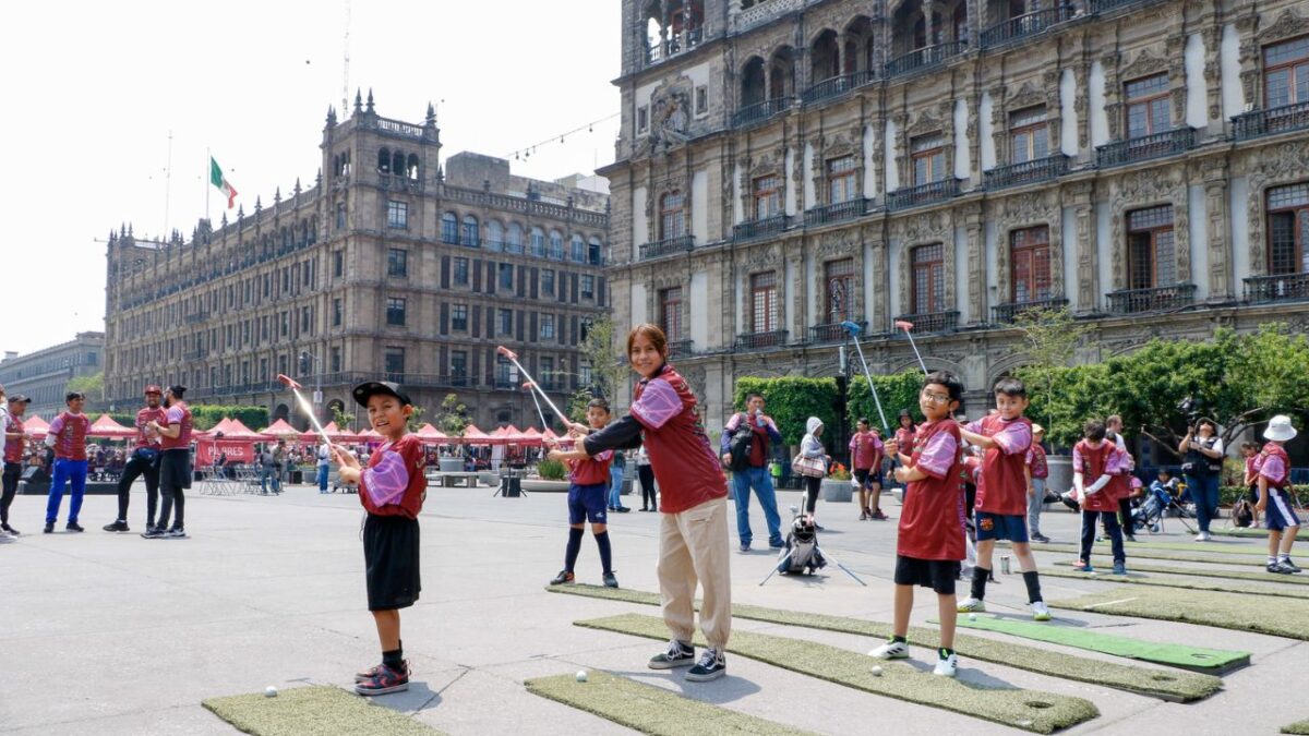 La jefa de Gobierno celebró una reunión privada con responsables de la coordinación internacional de golf con quienes diálogo sobre la manera de fomentar este deporte en la Ciudad de México y que pueda ser más accesible para la población.
