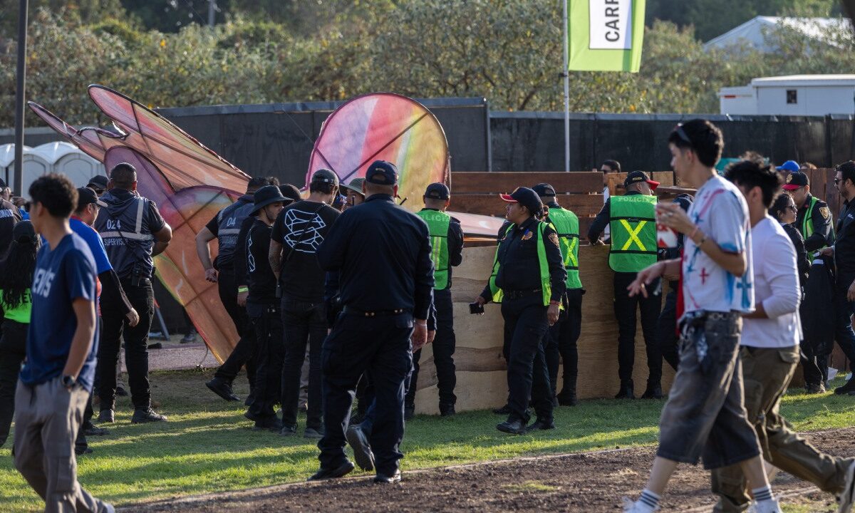 Luego de la muerte de los fotoreporteros, Berenice Giles y Miguel Hernández a causa de la caída de una grúa en las instalaciones del Parque Bicentenario, el festival Ceremonia ha emitido un comunicado lamentando el hecho.