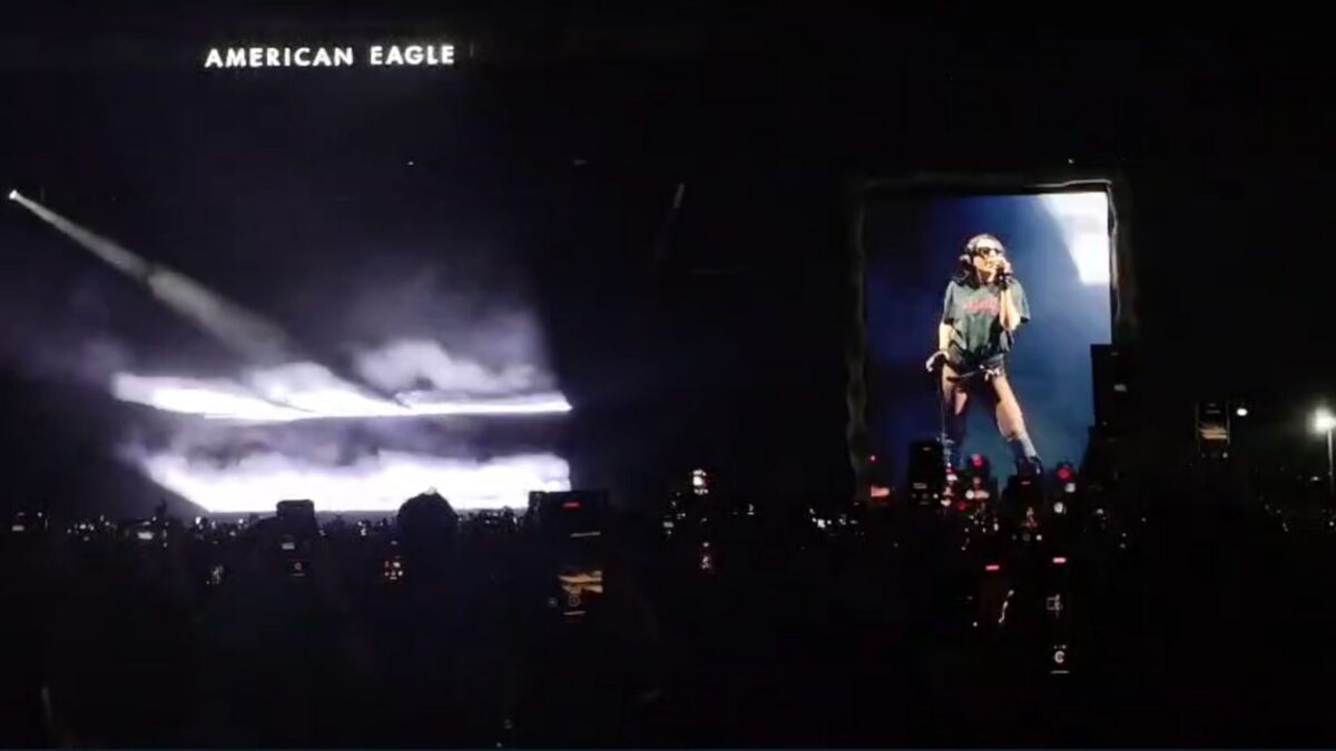 A pesar de que las autoridades decretaron una suspensión inmediata de actividades del Festival Axe Ceremonia, éste continuó con Charlie XCX.