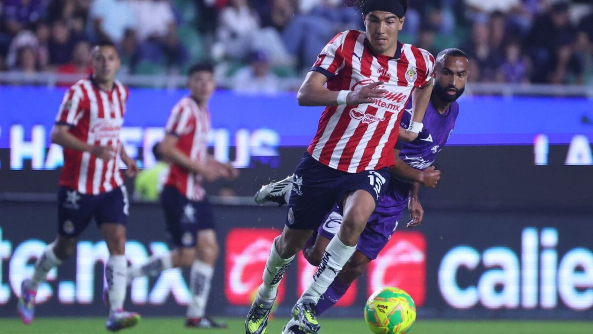 Un necesitado Chivas empata dramáticamente ante Mazatlán con un resultado que lo sigue dejando fuera del Play In en el Clausura 2025.