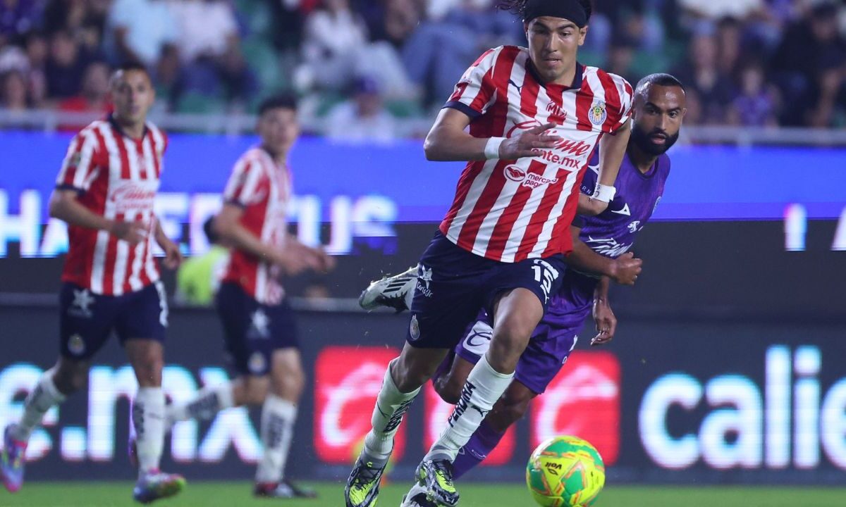 Un necesitado Chivas empata dramáticamente ante Mazatlán con un resultado que lo sigue dejando fuera del Play In en el Clausura 2025.