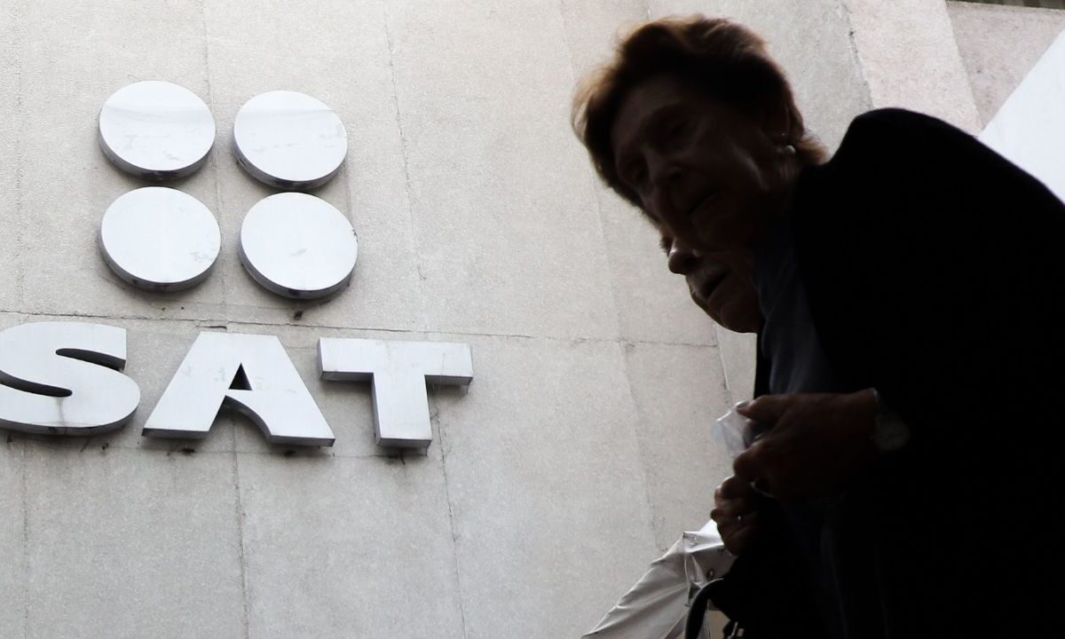 ¿Cómo consultar la devolución del saldo a favor del SAT en 2025?
