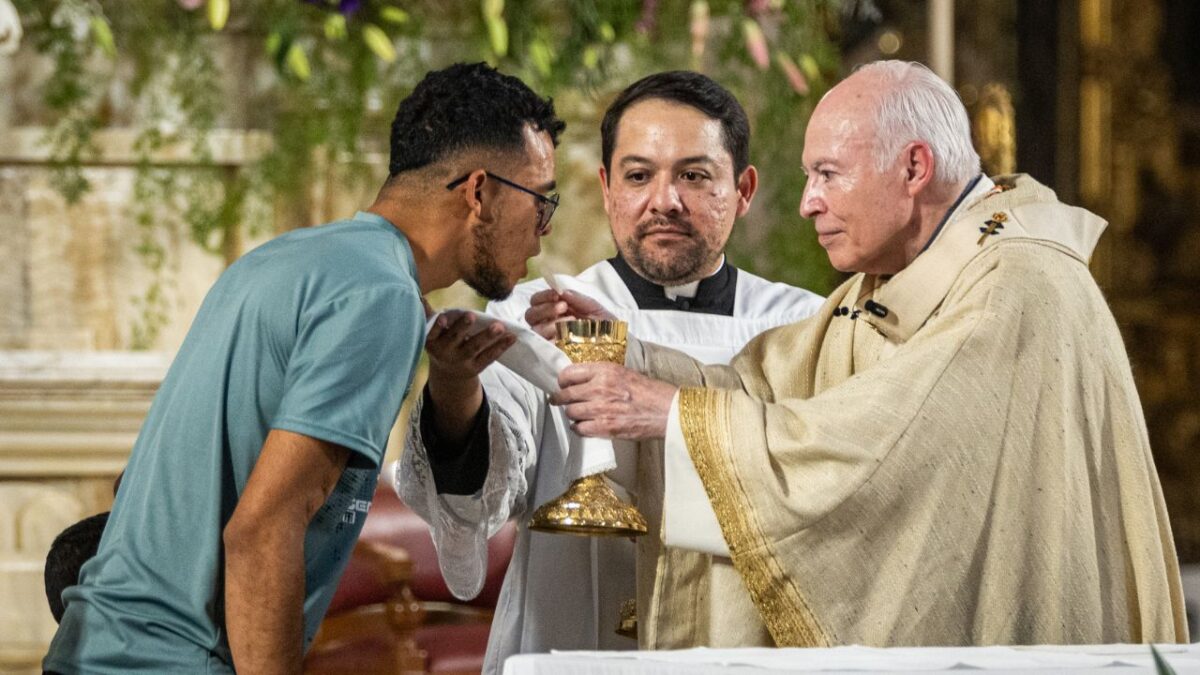 Los capitalinos aprovecharon los días libres para presenciar el Viacrucis en Iztapalapa, visitar el Bosque Chapultepec o darse un chapuzón en un balneario público.