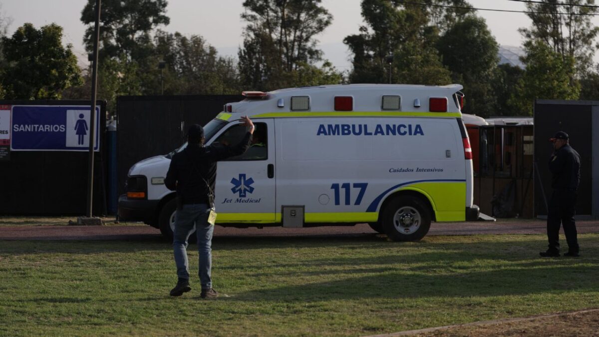 La SSC informó que dos personas resultaron lesionadas y se les trasladó a un hospital tras la caída de una estructura en el AXE Ceremonia.