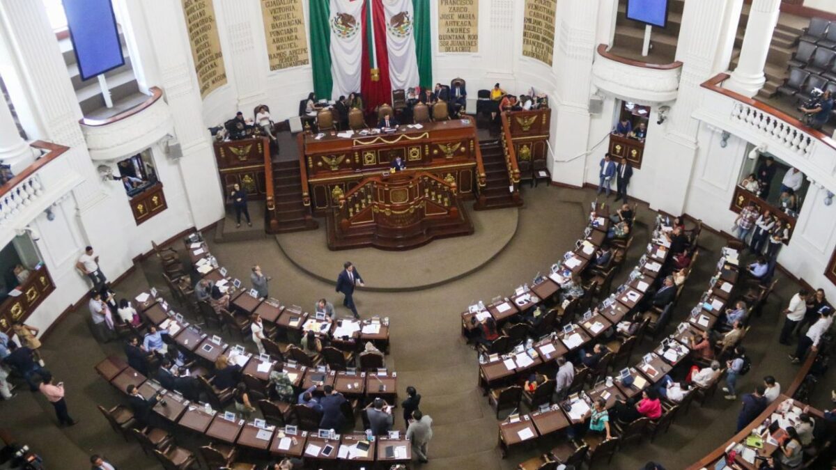 El Congreso capitalino exhortó al Sistema Nacional para el Desarrollo Integral de la Familia (SNDIF), a revisar y actualizar el Protocolo de Atención Integral a Niños y Adolescentes en Condición de Orfandad por Feminicidio, expedido en 2021.