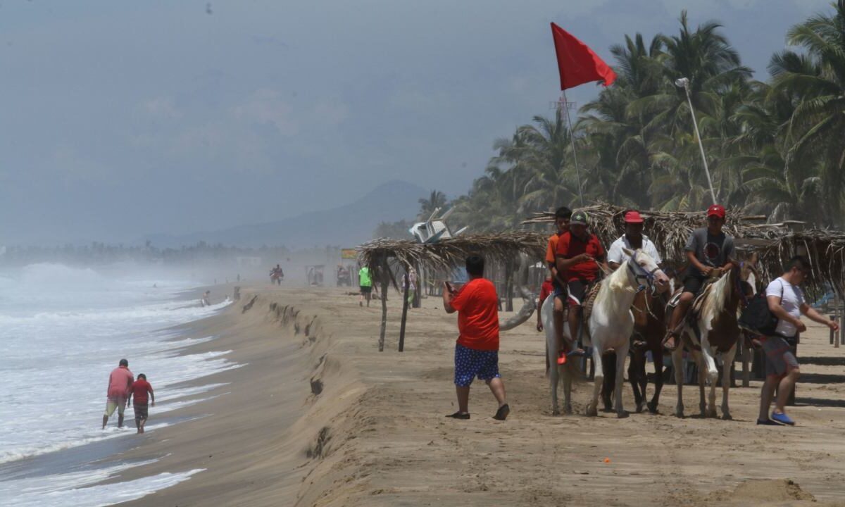 Autoridades de Guerrero informaron que para este sábado 12 de abril continuará el Mar de Fondo en costas del estado.