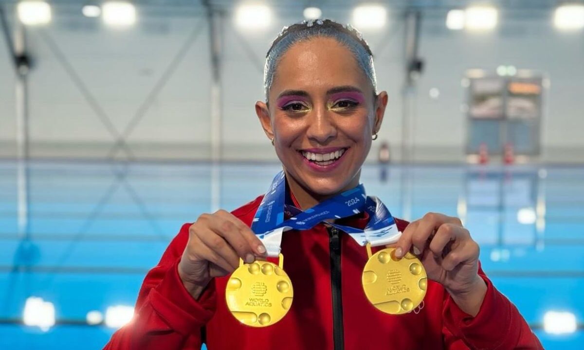 40 años tiene Adriana Loftus desde su llegada a la Selección Nacional de Natación Artística, en la que ha estado por períodos intermitentes