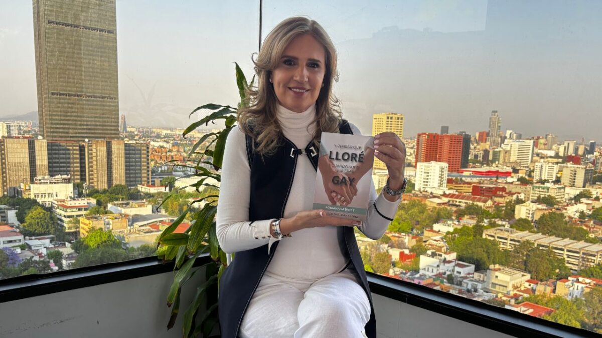 Este libro fue escrito pensando en quien sale del clóset, quien recibe la noticia y el entorno que hay alrededor de este suceso.