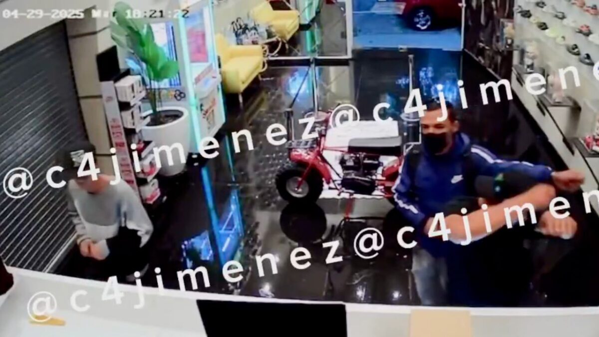 Tres sujetos, dos de ellos venezolanos quedaron detenidos por el robo de tenis y accesorios de lujo en una tienda en la alcaldía Cuauhtémoc.