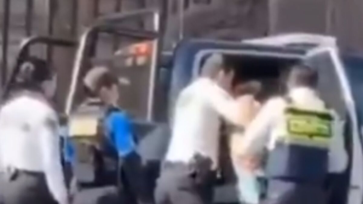 Arrestan a hombre que entró desnudo a la Catedral de Morelia