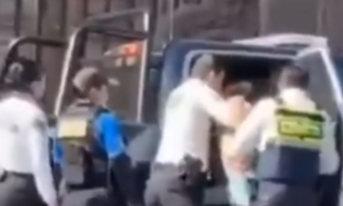 Arrestan a hombre que entró desnudo a la Catedral de Morelia