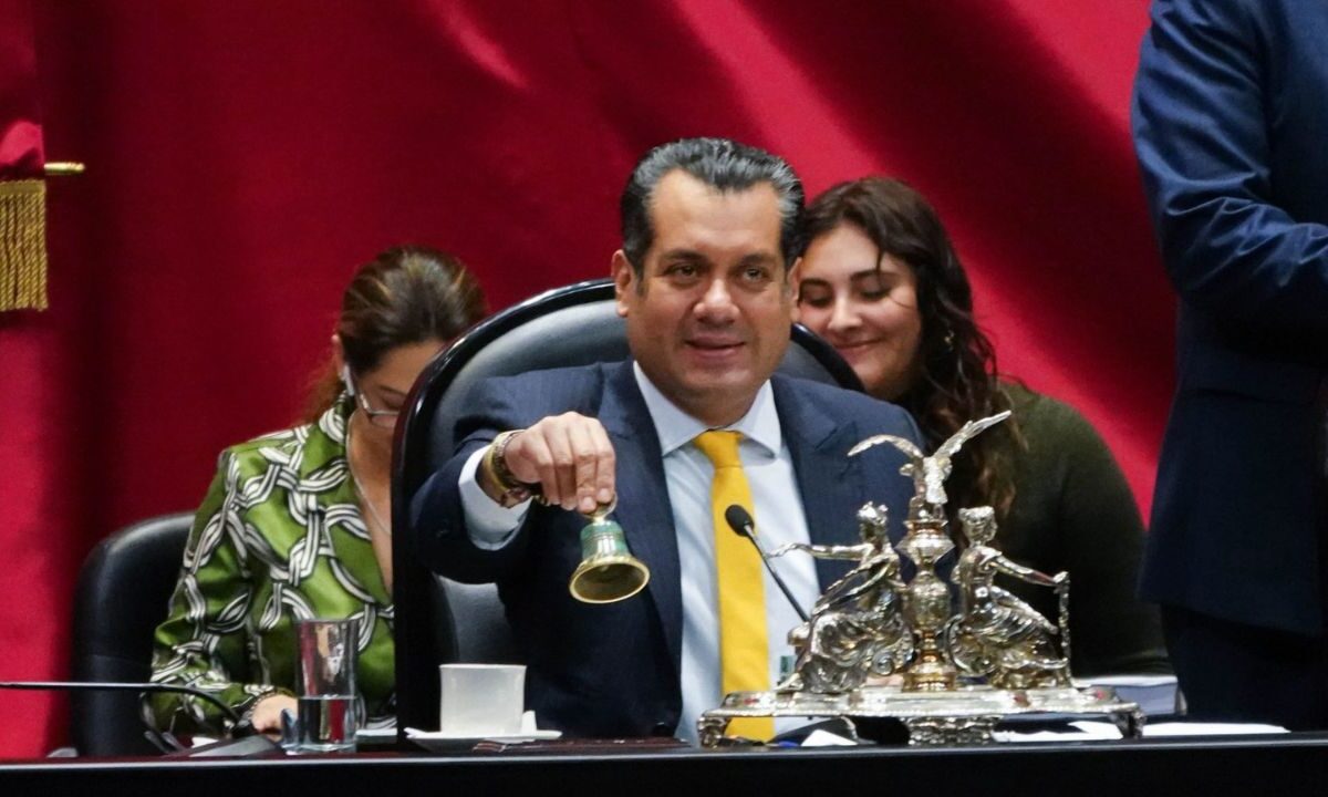 Sergio Gutiérrez Luna, presidente de la Mesa Directiva de la Cámara de Diputados, informó que recibieron la iniciativa de Ley Nacional para Eliminar Trámites Burocráticos.