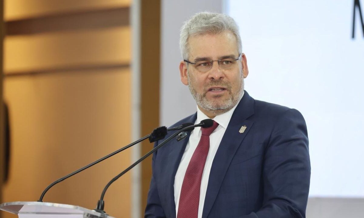 En conferencia de prensa Alfredo Bedolla señaló que el 72 por ciento de los encuestados manifestó que los narcocorridos sí afectan a los jóvenes.