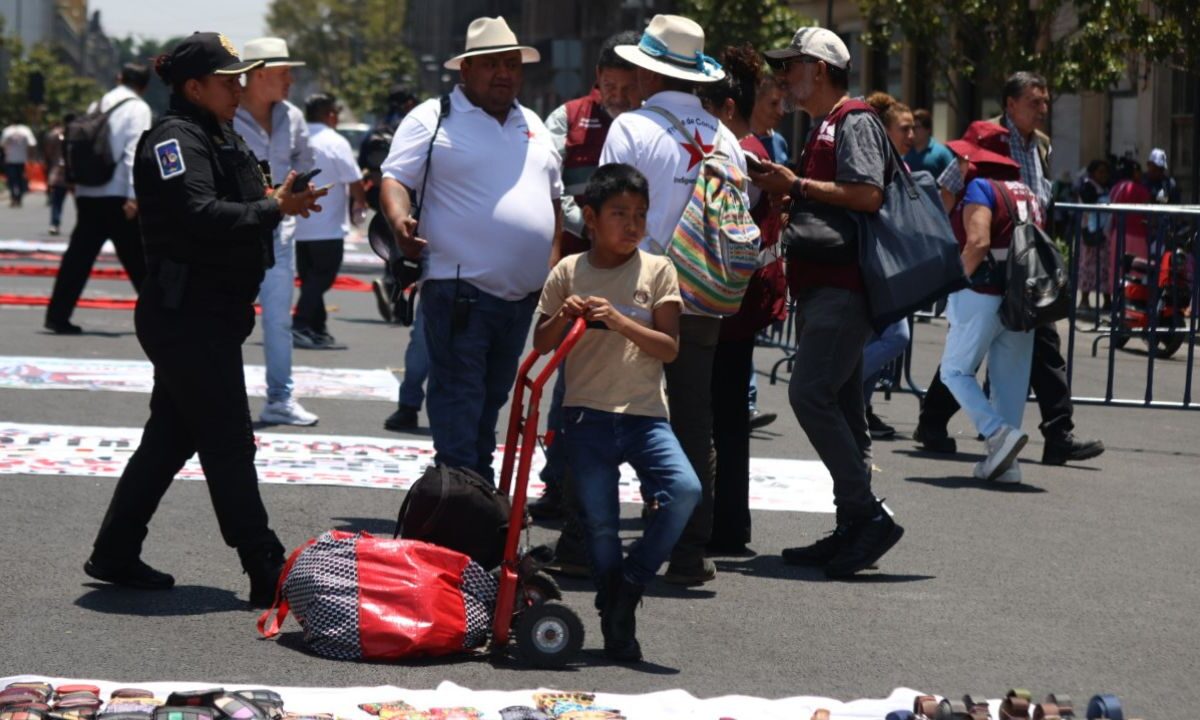 En el corazón de la capital, ver a menores de edad vendiendo dulces o pidiendo dinero es común y la vez, desapercibido, situación que los vuelve susceptibles a la delincuencia y explotación.