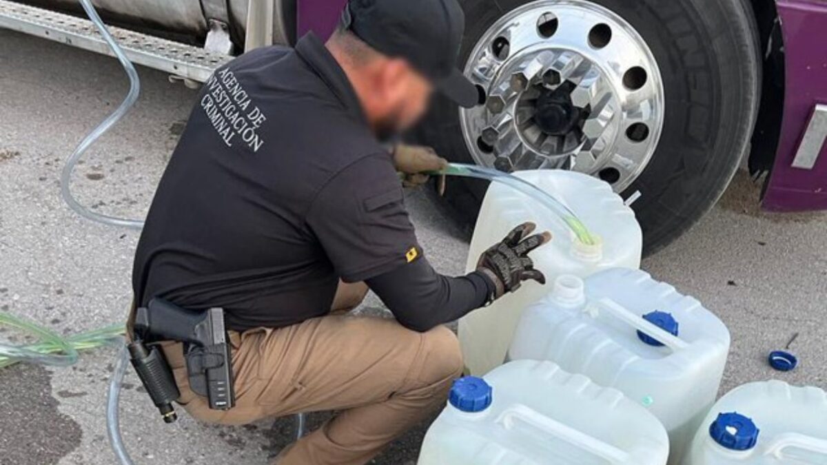 En Durango, Fuerzas Federales aseguraron 250 litros de heroína líquida ocultas en un camión.