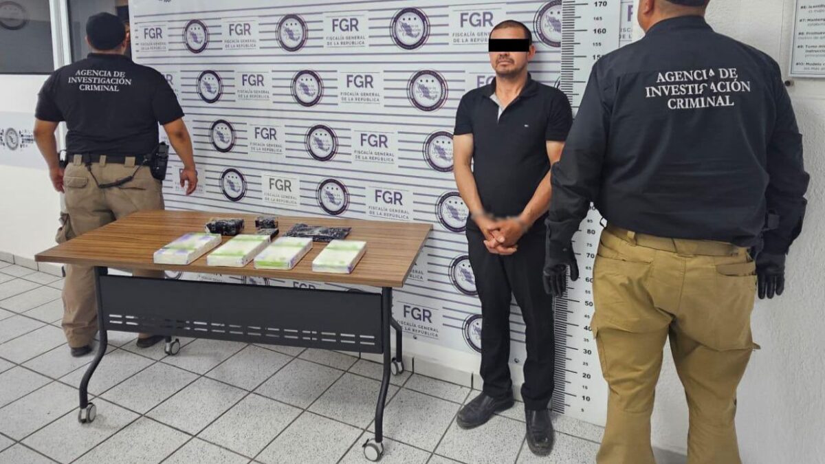 Tras trabajos de investigación, fuerzas federales detuvieron a un hombre que transportaba en un autobús 4.5 kilos de fentanilo.