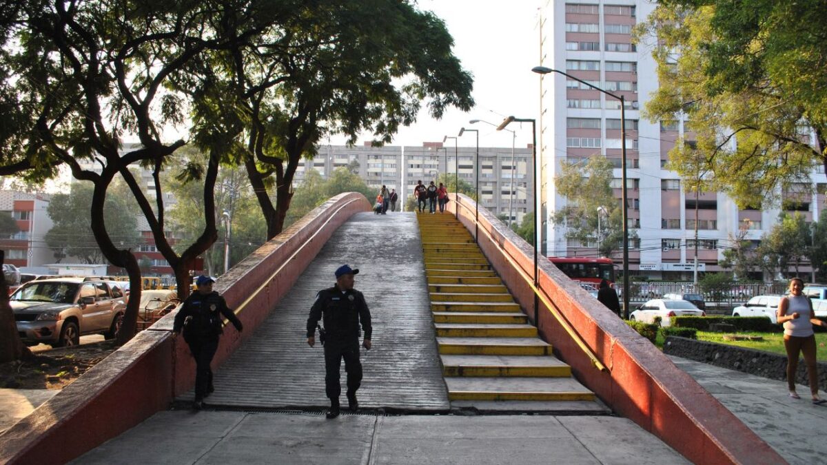 Vecinos, explicó la congresista, reportaron que pocos elementos de seguridad recorren las secciones, lo cual es aprovechado por los criminales.