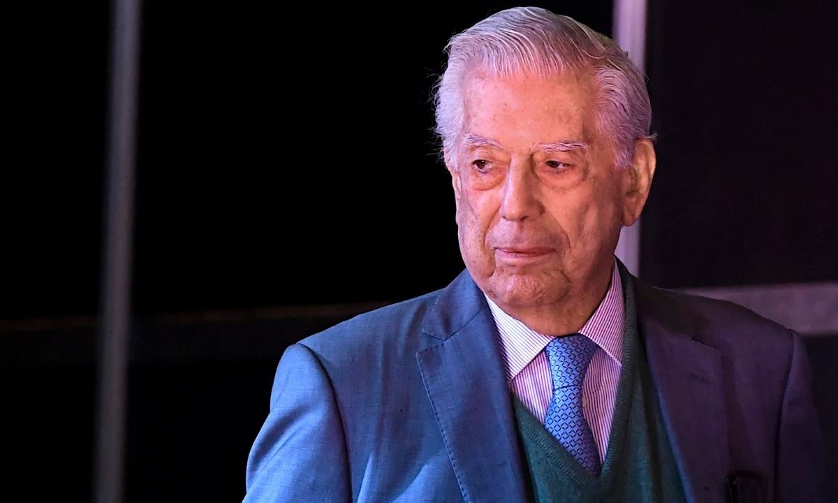 España concede alta condecoración póstuma a Mario Vargas Llosa