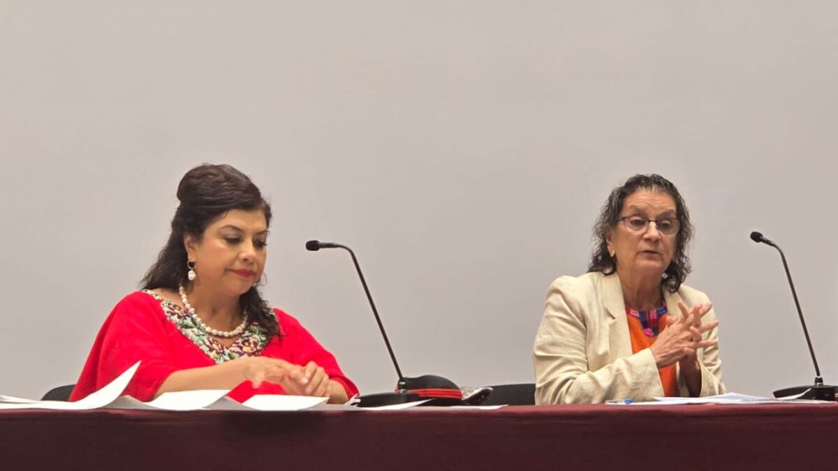 Myriam Urzúa, titular de la SGIRPC, y Clara Brugada, jefa de Gobierno de la Ciudad de México.