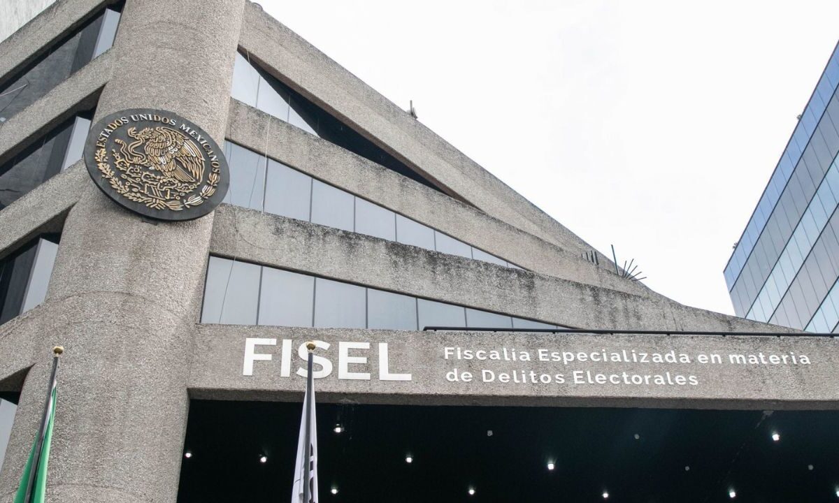 La Fiscalía Especializada en materia de Delitos Electorales (FISEL), de la Fiscalía General de la República (FGR), capacitó a 6 mil 168 personas servidoras públicas de diversas dependencias del Gobierno federal, en el marco de las elecciones del Poder Judicial Federal, en el que se elegirán por el voto a ministros, magistrados y jueces el próximo 1 de junio.