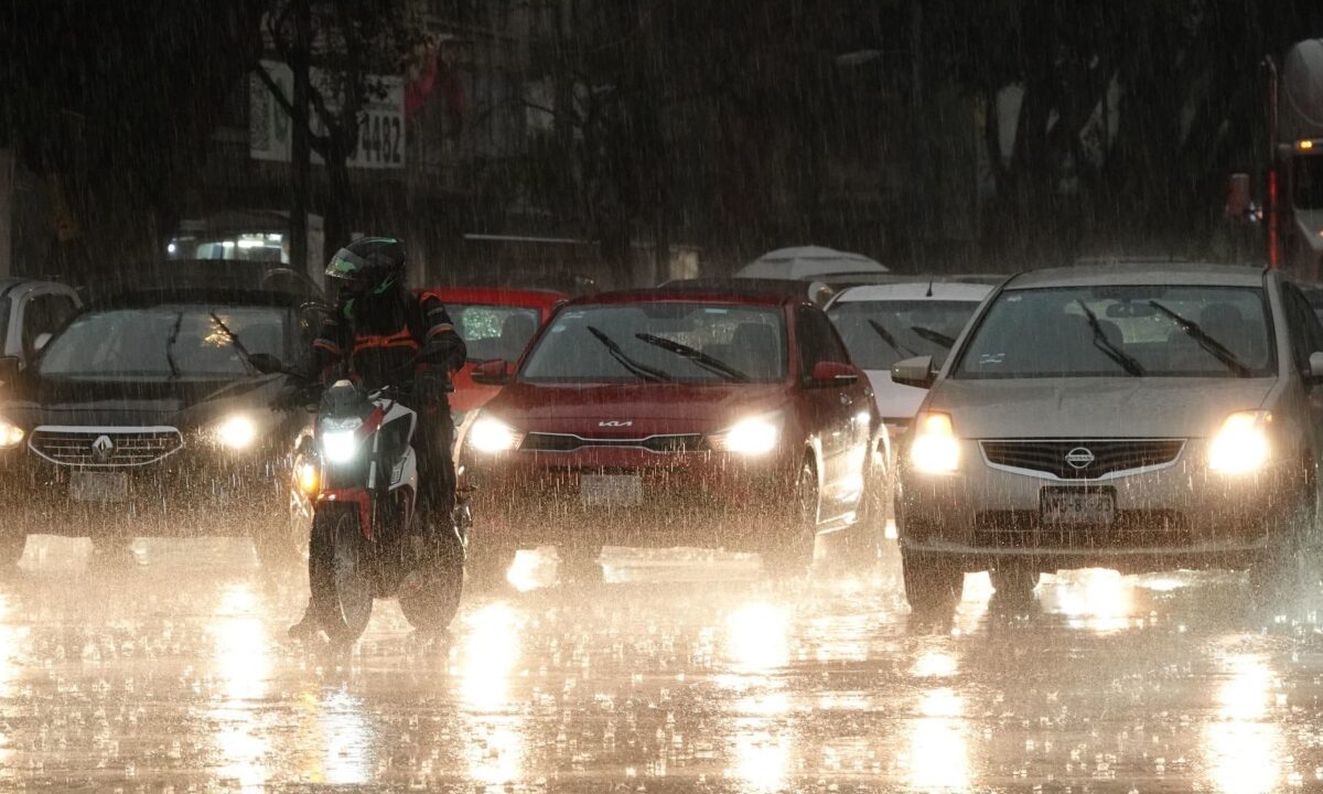 Frente frío 40 trae lluvias y vientos fuertes